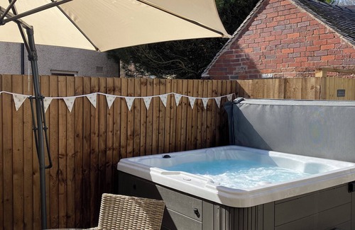 Carsington House | Idyllic cottage with private hot tub in picturesque village in the Peak District