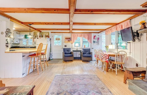 Bradford Cottage | Idyllic Lakefront Cottage Near Mount Sunapee