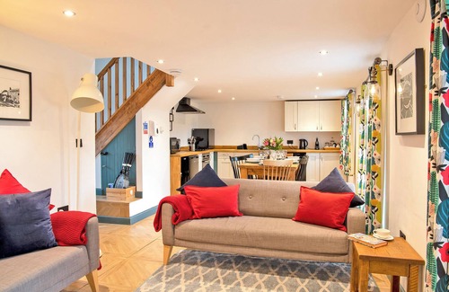 Hopton House | Idyllic, Pet-Friendly 3-bedroom Cottage at Stainsborough Hall, Carsington Water