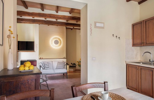 Montalcino Apartment | Il Borghetto - La Ghibellina Townhouse, private apartment with balcony