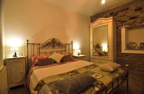Trisobbio House | Il Borgo del Castello Large Double Room Tulip