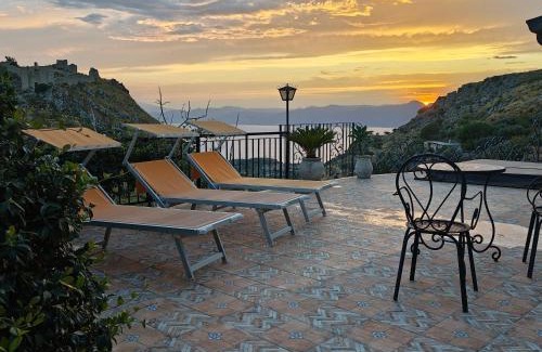 Motta San Giovanni Villa | Il casale degli aragonesi