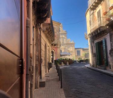 Palazzolo Acreide Historic Centre Bed & Breakfast | Il Galletto Viola, luxury room & suite