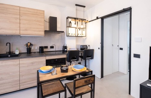 Gurone Apartment | IL GIARDINO DEL RE MALNATE - IXIHOME