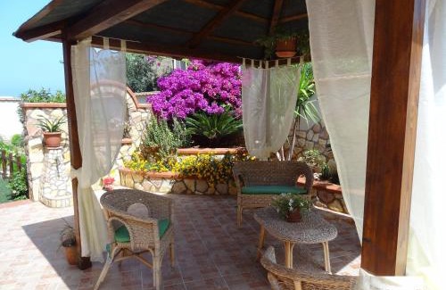 Casa Santa Bed & Breakfast | Il Giardino del Sole - Erice mare