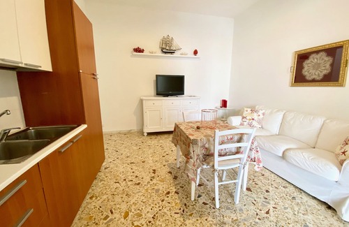 Roca Vecchia House | Il Marinaio 3 - Apartment with veranda 80 meters from the sea, 5 sleeps