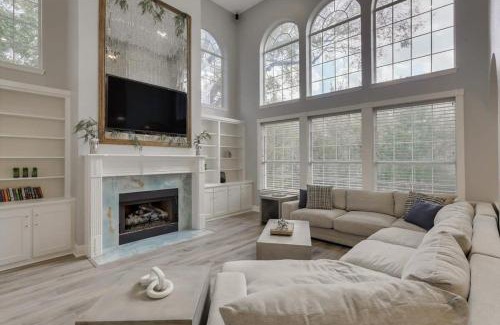 Rowlett House | Illuminous Home Private Pool 4 min Walk to Lake
