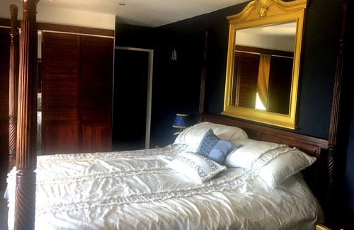 Point Blanche Apartment | Immaculate 1-Bed Apartment on Ocean view