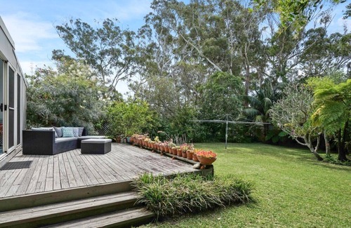 Bateau Bay House | Immaculate Beachside Home with Fireplace and Patio