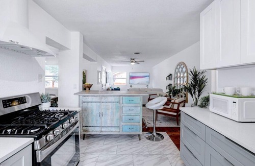 Highland Park House | Immaculate New Casita ~ Perfectly Furnished