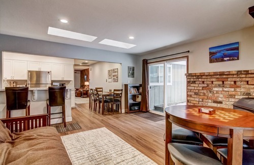Montgomery Estates Cabin | Immaculate Retreat- bonus family room, deck and yard.