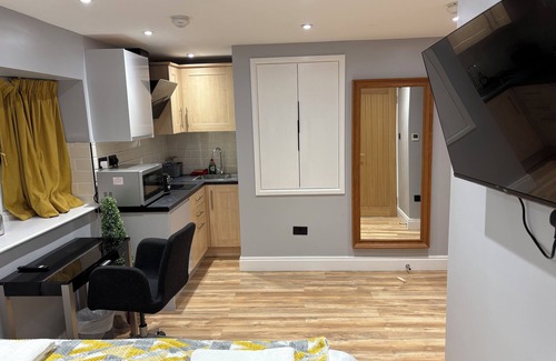 Hemel Hempstead Apartment | Immaculate Studio Apartment in the heart of Hemel Hempstead with WiFi