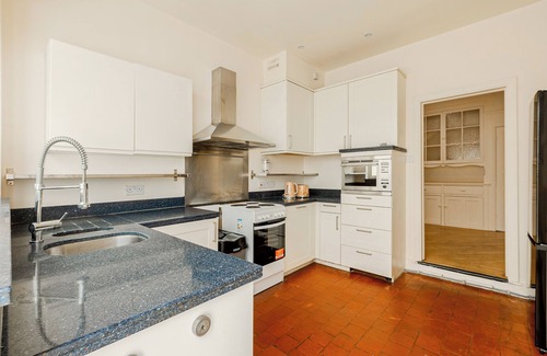 St. Leonard's House | Immense 3BR House, Garden near Tooting Cmns, South