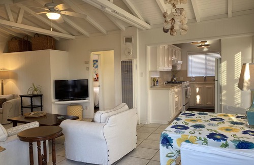 Balboa Island Apartment | Immensely Charming Apartment on Balboa Island