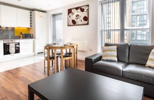Reading Apartment | Impeccable 2-Bed Apartment in Reading