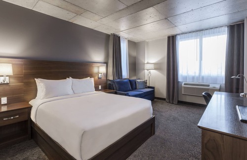Boucherville Hotel | Imperia Hotel & Suites Boucherville