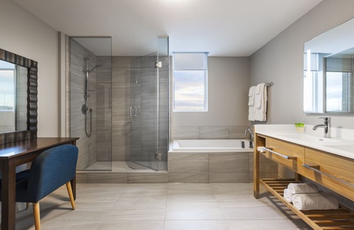 Boucherville Hotel | Imperia Hotel & Suites Boucherville
