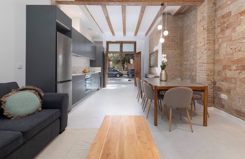 Jesus Apartment | Impresionante Loft de Estilo Urbano con Terraza. Un Oasis en la Ciudad