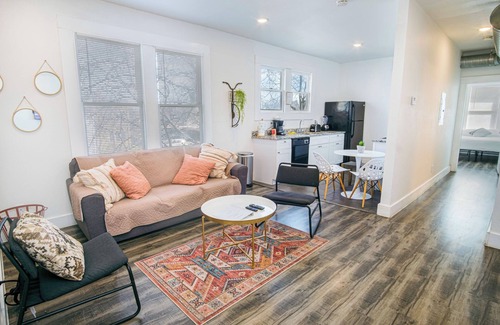 Tobin Hill Apartment | Impressive Cozy Historic 2BR Apt 201 Near Downtown
