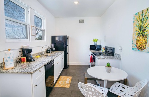 Tobin Hill Apartment | Impressive Cozy Historic 2BR Apt 201 Near Downtown