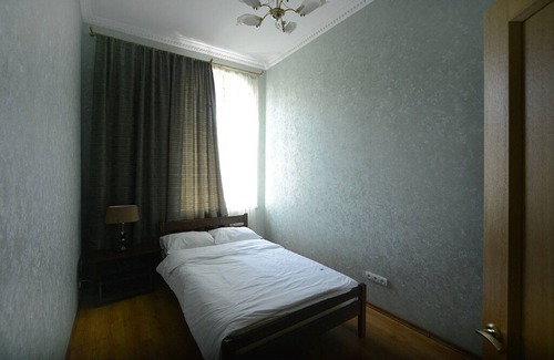 Shevchenkivs'kyi District Apartment | 🌏💛💙🇺🇦 in Київ