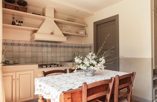 Santa Veneranda Apartment | In a historic farmhouse in the hills, with garden and pool, perfect for families
