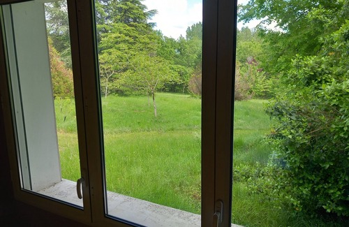 Allemans Apartment | In a quiet natural setting, Studio room with private entrance.