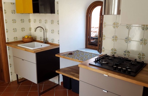 Noli Apartment | in historic building facing the sea