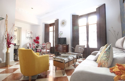 Encarnacion-Regina Apartment | IN OFFERT-AZAHARES, An ideal place within a magnificent Casa Palacio-Centro