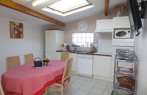 Saint-Quay-Portrieux House | in St Quay Ptx: single storey house facing south, enclosed grounds. WIRELESS