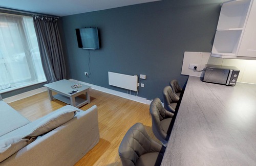The Westside House | IN THE CITY PROPERTIES , LUXURIOUS 4 BEDROOMS 3 BATHROMS CITY CENTRE LOCATION