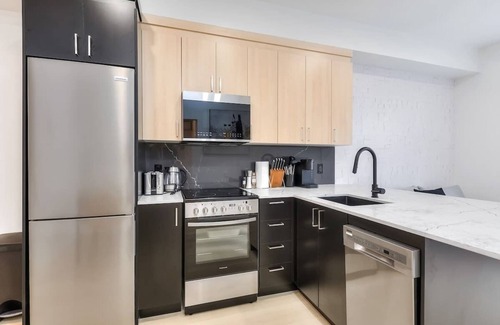Shaughnessy Village Apartment | In the heart of downtown Cozy & Spacious 2Bedrooms
