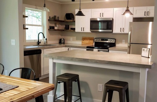 Aberdeen Apartment | In the heart of Southern Pines & Pinehurst!
