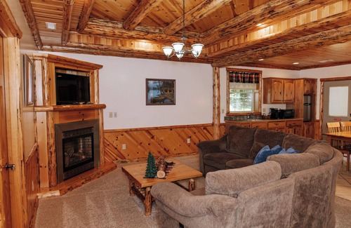 Dundee Cabin | In the Woods Cabin Suite: Luxurious Cabin Suite in Amish Country, Ohio.