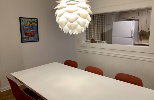 Highlands House | IN TOWN! 2 Blocks From Main Street. 2 Bedrooms/2 Baths. Free WiFi. Sleeps 4.