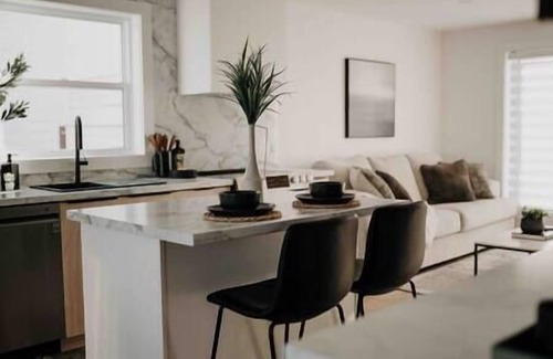 Dalhousie Apartment | Inch Arran Escape - Waterfront, king bed, D/W, Firepit