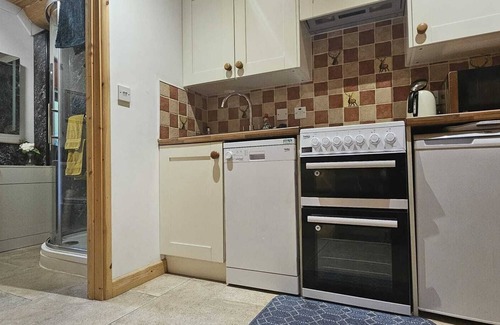Telford House | Includes admission to Hoo Zoo and Dinosaur World. Log cabin with hot tub.