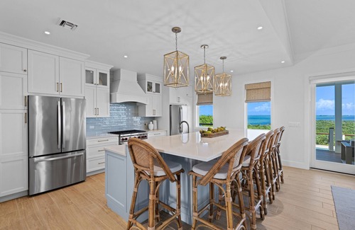 Hope Town House | "Incommunicado" New Build! Solar/Gen, 35 Boat Slip, Pool, Gym. Hope Town Bahamas