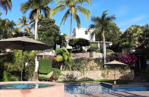 Tequesquitengo Villa | Incredibly Beautiful Big Villa For Up To 32 Guests