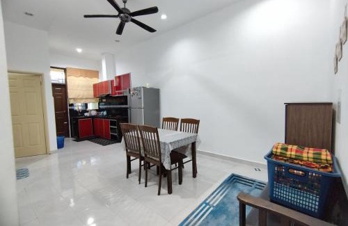 Kepala Batas House | Indah Damai Homestay