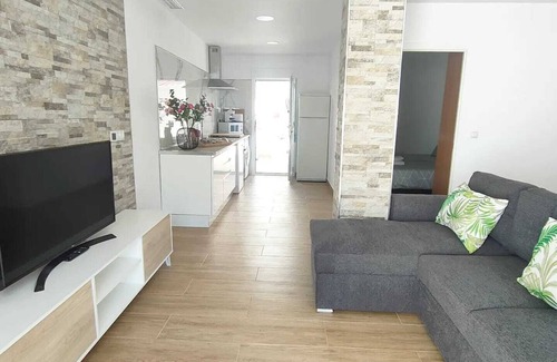 Los Cuarteros Ski Chalet | Independent villa with private pool, 5 min from the beach!