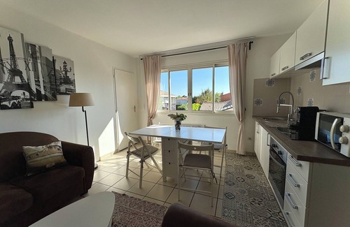 Merignac Apartment | Independent apartment 5 mins from the airport- 2 bedrooms- bathroom-kitchen
