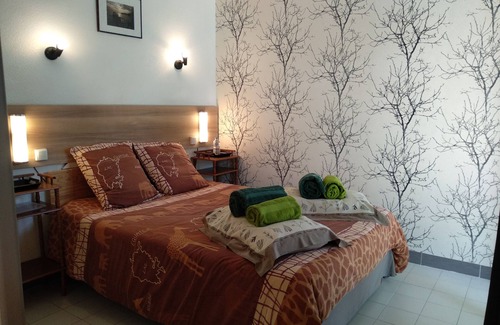 Brezilhac Bed & Breakfast | Independent bedroom, swimming pool, Park, Kitchen, Barbecue.