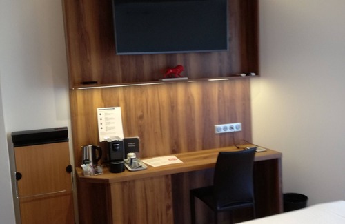Republique - Tolstoi Bed & Breakfast | Independent room in Villeurbanne-Lyon