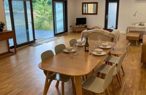Broad Oak Apartment | Independent rural detached annexe with free private Parking