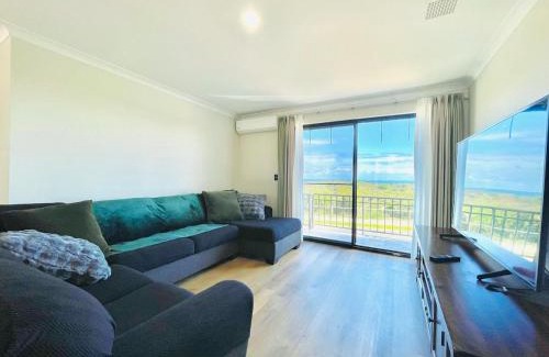 Mindarie House | Indian Ocean View-Three King Beds