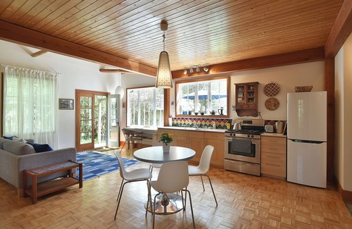 Madeira Park Cottage | Indigo Cottage at Ruby Lake on the Sunshine Coast
