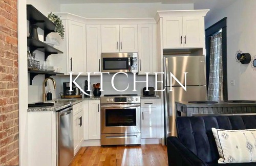 MLK University Apartment | Indigo Flat: Chic Retreat in Downtown Chattanooga