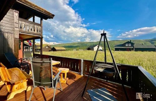 Tyinkrysset House | Indoor hot tub, views & nature, cosy family cabin at Filefjell