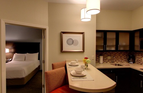 Bryant Pattengill West Condo | Indoor Pool + 24 Hour Fitness Center | Close to University of Michigan